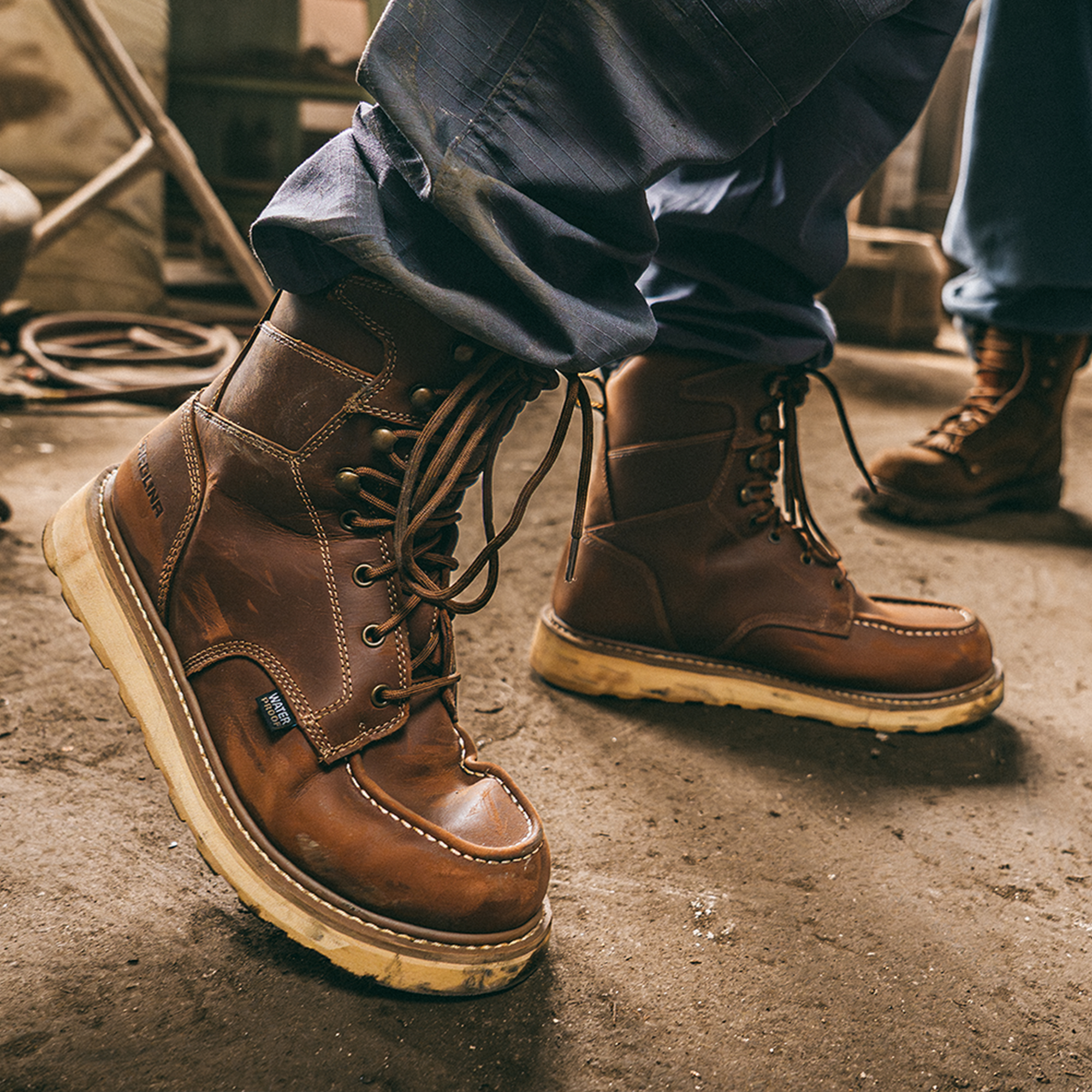 A man wearing the Gruntz 8" in brown.
