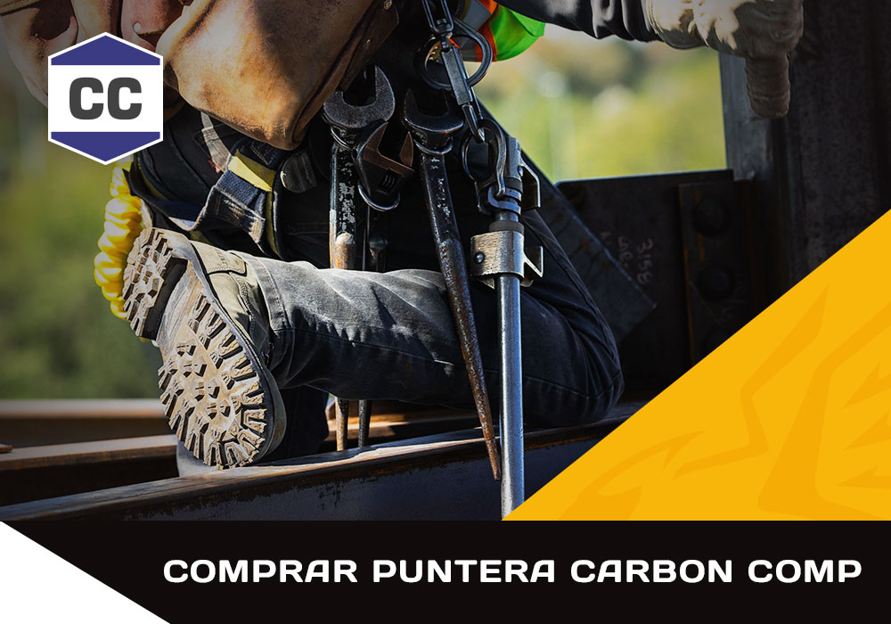  Comprar puntera carbon comp. Insignia de características CC. Un hombre trabajando con la bota de trabajo impermeable Pitstop 8" Carbon Composite Toe en gris. Compra puntera de carbono comp para hombre.